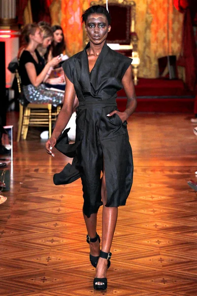 Look 19